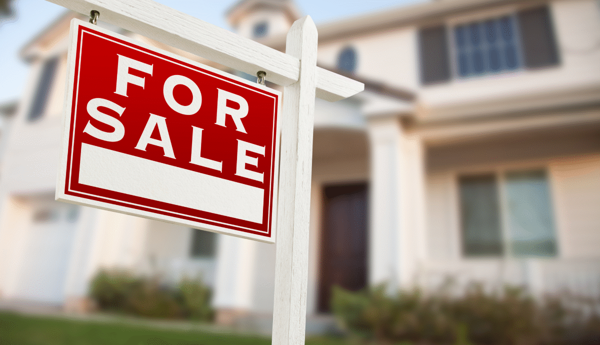 For sale sign in front yard – considering if it’s a good time to sell a home