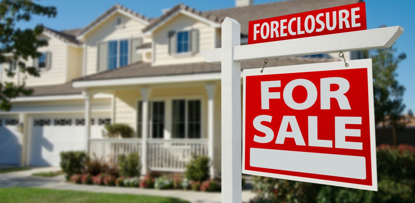 As-is appraisal of an older home with deferred maintenance before a pre-foreclosure sale.