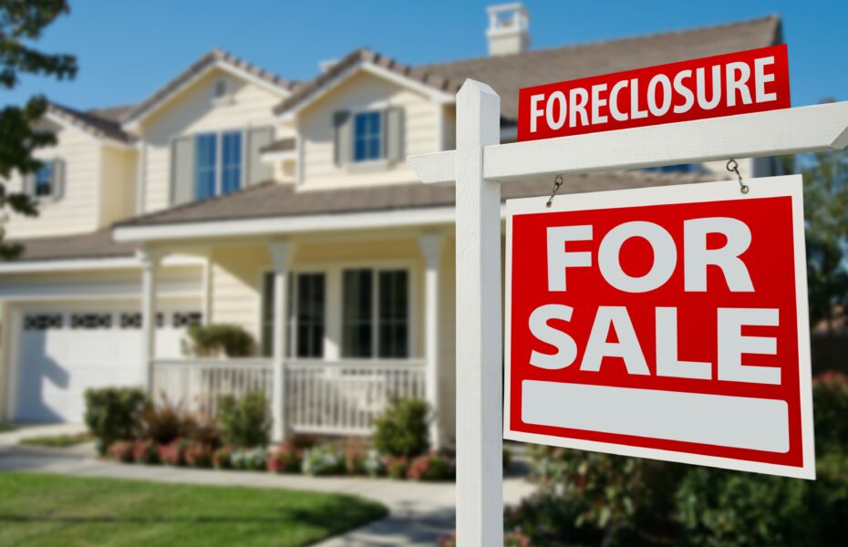 As-is appraisal of an older home with deferred maintenance before a pre-foreclosure sale.